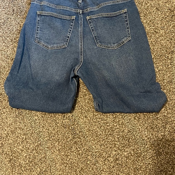 Hollister - Picture 3 of 7